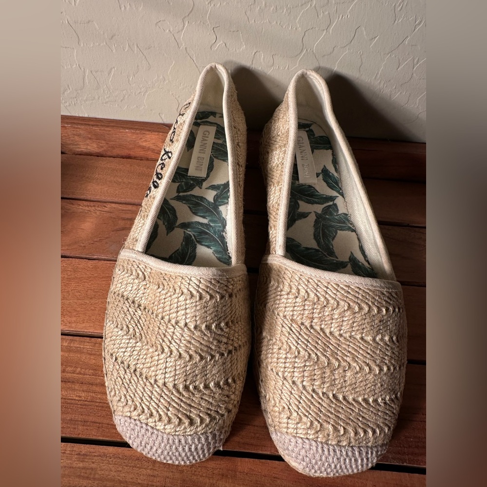 Gianni Bini Ciao Bella size 9 women’s shoes. Worn only once, in great condition.